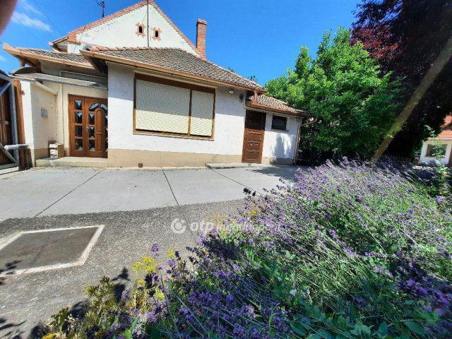 Eladó családi ház, Szentesen 99 M Ft, 6 szobás