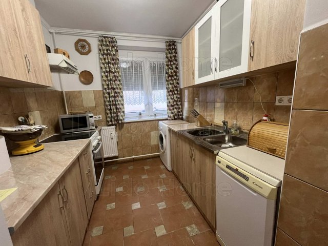 Eladó téglalakás, Várpalotán 56.9 M Ft, 3 szobás