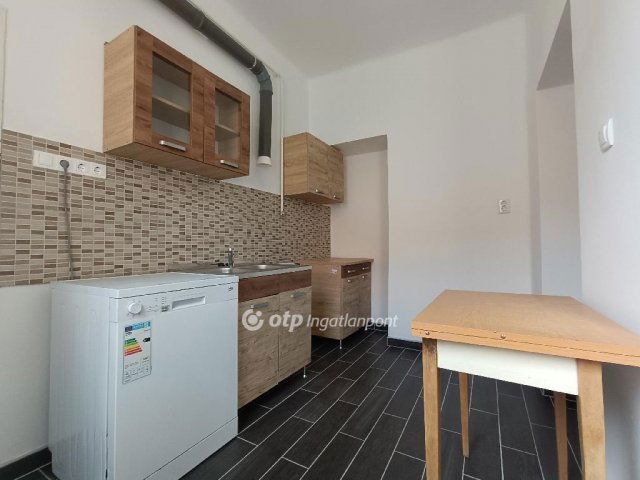 Eladó téglalakás, Békéscsabán 20 M Ft, 1+2 szobás