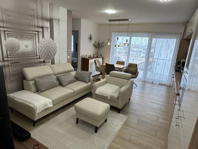 Eladó téglalakás, Várpalotán 79.9 M Ft, 4 szobás