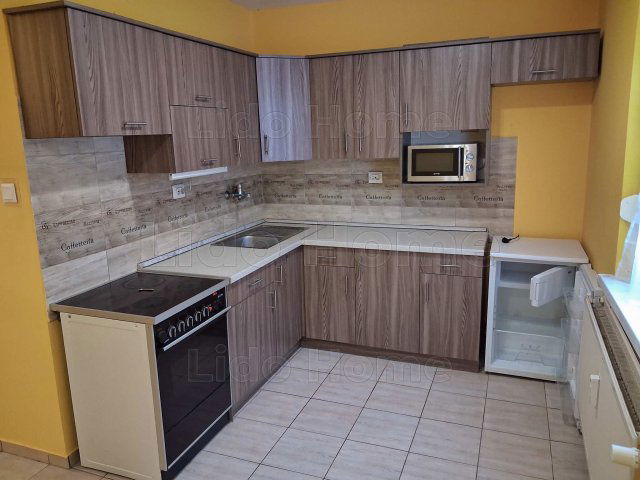 Eladó téglalakás, Várpalotán 37 M Ft, 1 szobás