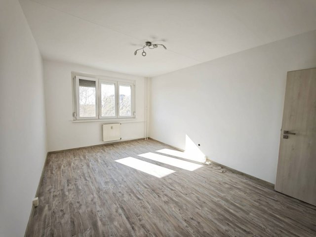 Eladó panellakás, Szegeden 59.7 M Ft, 3 szobás