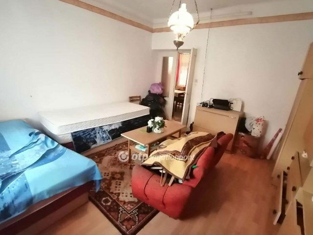 Eladó családi ház, Akasztón 25 M Ft, 2 szobás