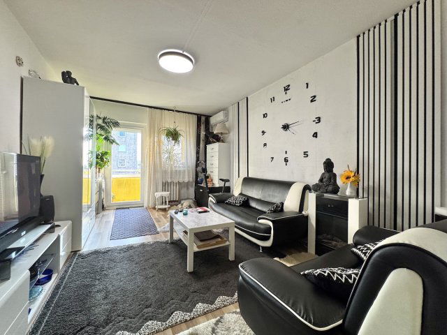 Eladó panellakás, Budapesten, XXI. kerületben 18 M Ft, 1+2 szobás