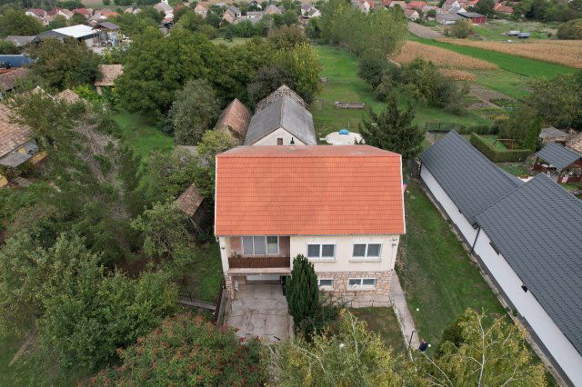 Eladó családi ház, Szákszenden 63.9 M Ft, 4 szobás