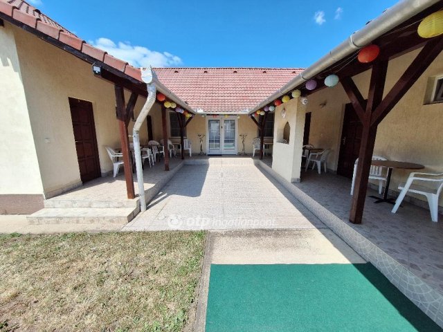 Eladó hotel, Abádszalókban 84 M Ft, 7 szobás