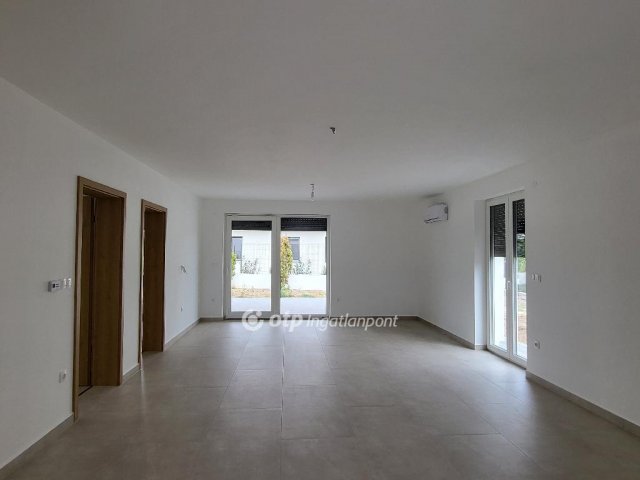 Eladó téglalakás, Siófokon 104.275 M Ft, 3 szobás