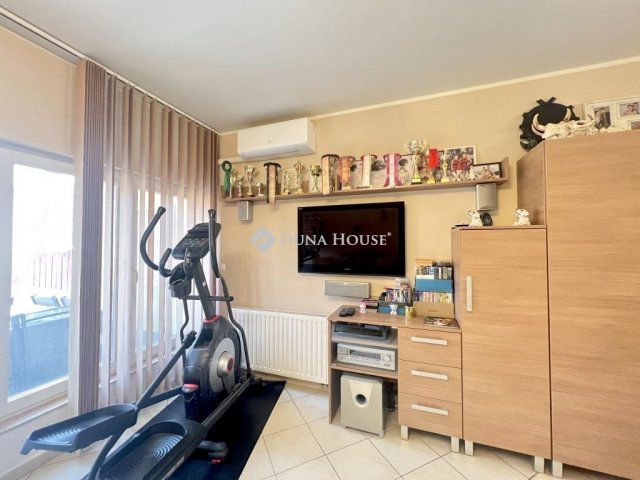 Eladó téglalakás, Ajkán 67.5 M Ft, 3 szobás