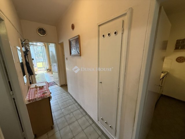 Eladó téglalakás, Győrött 54.99 M Ft, 2 szobás