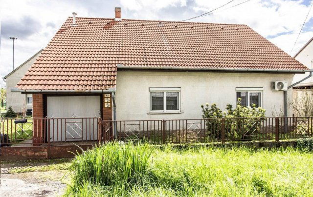 Eladó családi ház, Pécsett 59.9 M Ft, 3 szobás