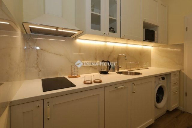 Eladó téglalakás, Budapesten, VIII. kerületben 186 M Ft