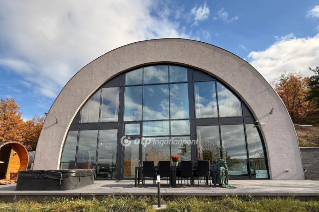 Eladó családi ház, Vágáshután 299 M Ft, 3 szobás