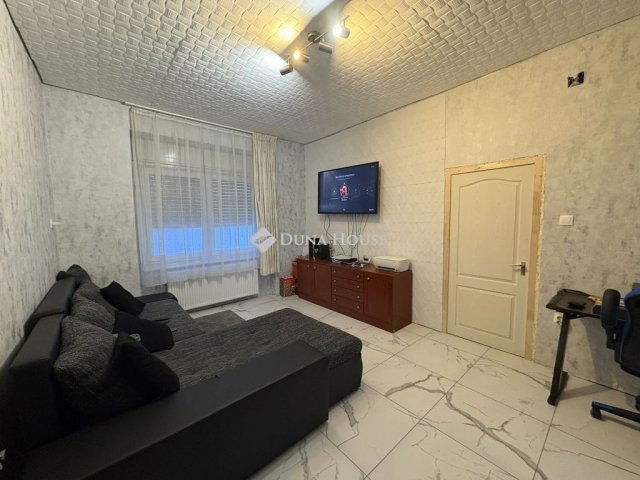 Eladó családi ház, Kiskunlacházán 62.075 M Ft, 5 szobás