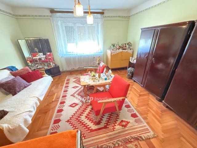 Eladó családi ház, Tiszakécskén 23.99 M Ft, 4 szobás