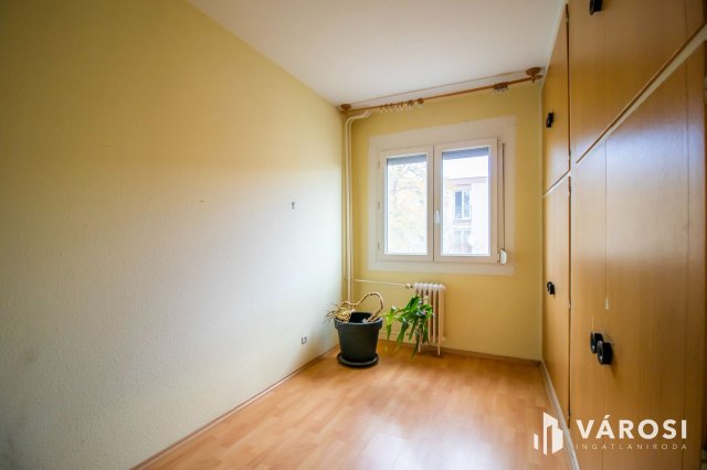 Eladó panellakás, Székesfehérvárott 52 M Ft, 4 szobás