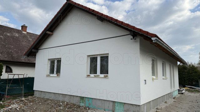 Eladó nyaraló, Balatonmáriafürdőn 105 M Ft, 7 szobás