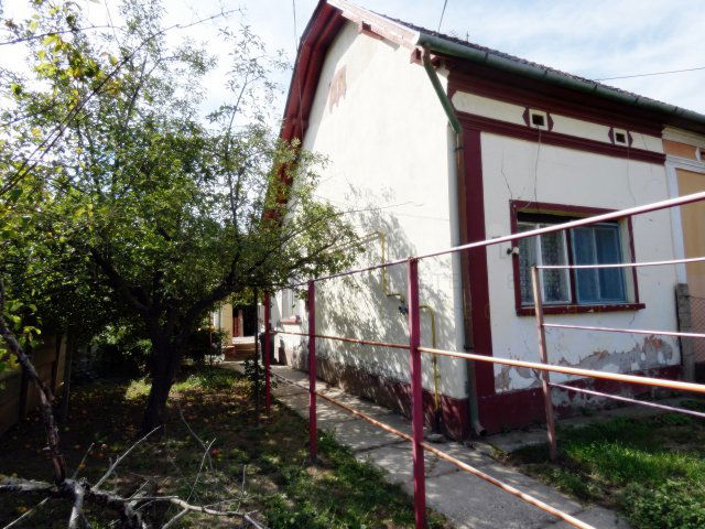Eladó ikerház, Szegeden 25.9 M Ft, 2 szobás