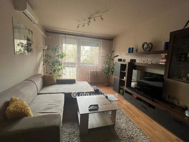 Eladó panellakás, Nyíregyházán 45.5 M Ft, 2 szobás