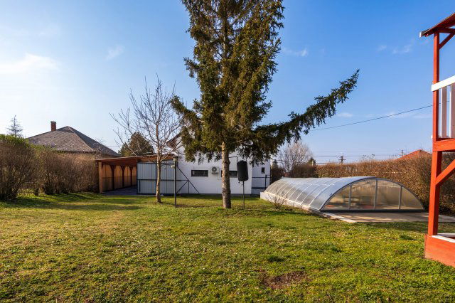 Eladó családi ház, Sümegen 74.99 M Ft, 7+2 szobás