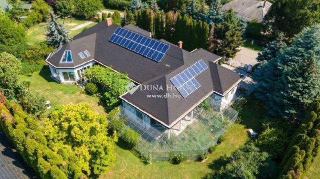 Eladó családi ház, Velencén 229 M Ft, 7 szobás