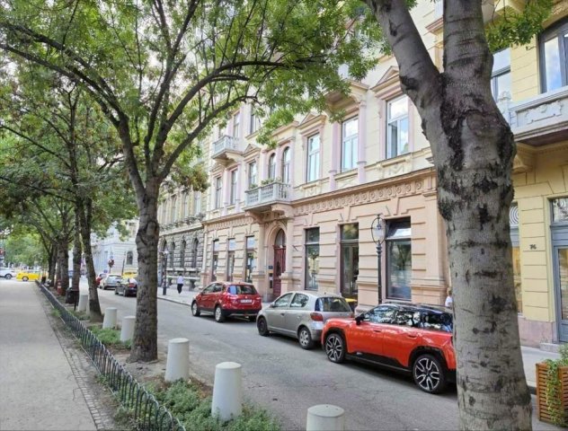 Kiadó téglalakás, albérlet, VI. kerületben, Andrássy úton