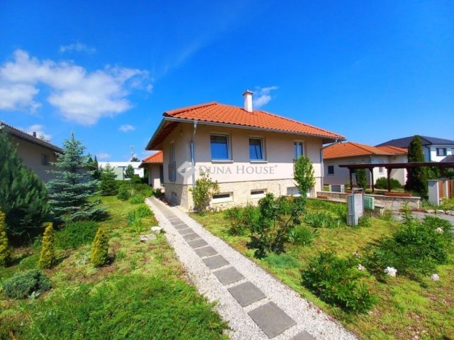 Eladó családi ház, Veszprémben 130 M Ft, 4 szobás