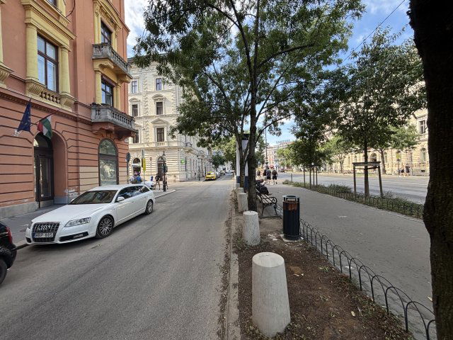 Eladó üzlethelyiség, Budapesten, VI. kerületben, Andrássy úton