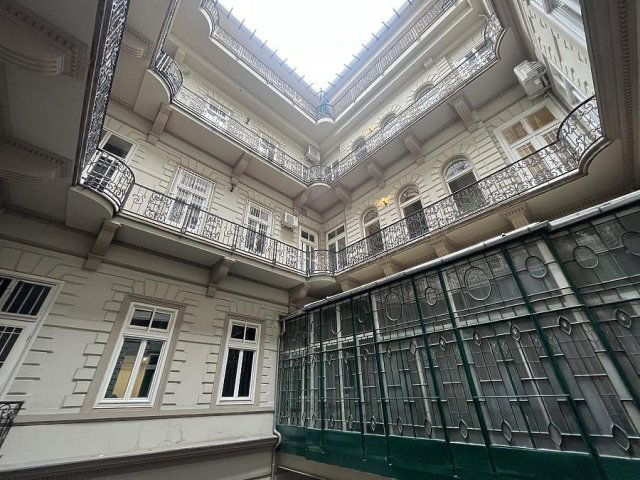 Eladó téglalakás, Budapesten, VI. kerületben, Andrássy úton