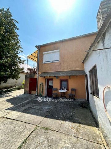 Eladó családi ház, Báron 35.5 M Ft, 2 szobás
