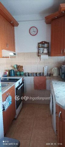 Eladó panellakás, Ajkán 57.6 M Ft, 3+1 szobás