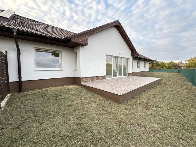 Eladó ikerház, Albertirsán 102 M Ft, 5 szobás