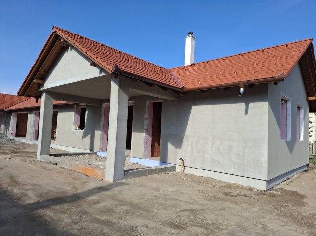 Eladó ikerház, Vasadon 92 M Ft, 4 szobás / költözzbe.hu