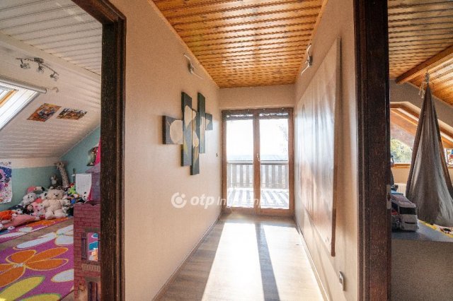 Eladó családi ház, Fóton 165.5 M Ft, 6 szobás