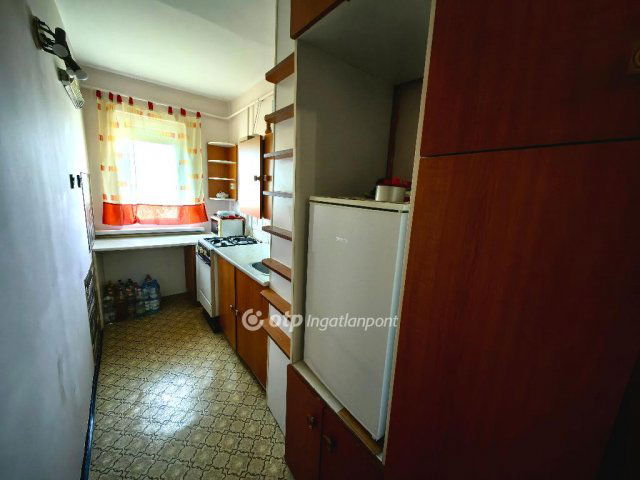 Eladó panellakás, Karcagon 18 M Ft, 1+1 szobás