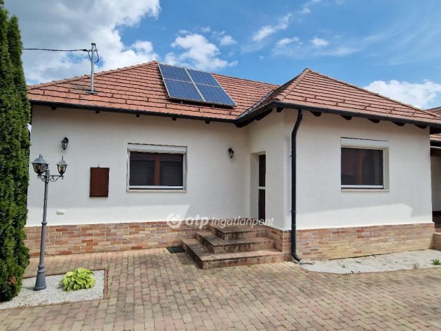 Eladó családi ház, Meszesen 80.8 M Ft, 4 szobás