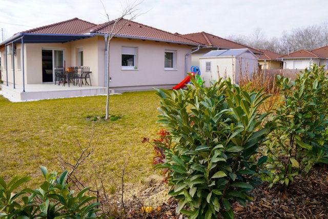 Eladó ikerház, Szigetszentmiklóson 119 M Ft, 3 szobás