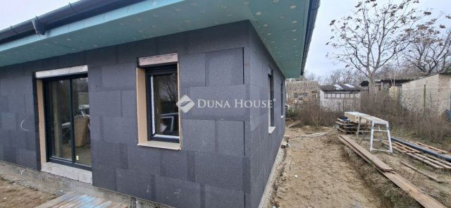 Eladó családi ház, Gödön 109.9 M Ft, 4 szobás