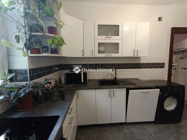 Eladó téglalakás, Budapesten, X. kerületben 43.9 M Ft, 1 szobás