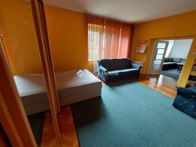 Eladó családi ház, Pécsett 43 M Ft, 3 szobás