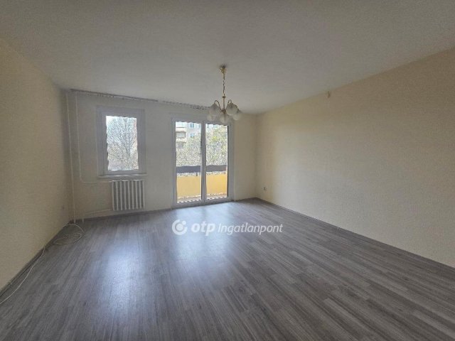 Eladó panellakás, Ajkán 41.59 M Ft, 2 szobás