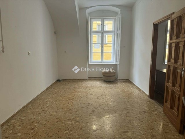 Eladó téglalakás, Pécsett 59.9 M Ft, 2 szobás