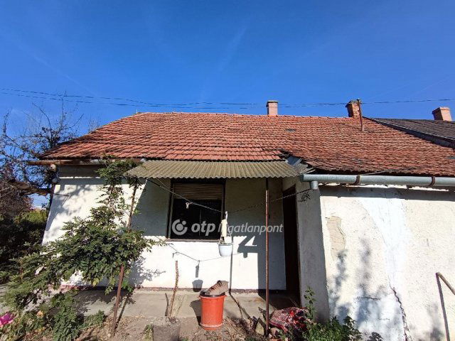 Eladó családi ház, Szentesen 13.99 M Ft, 2 szobás