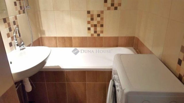 Eladó panellakás, Debrecenben 57.5 M Ft, 2 szobás