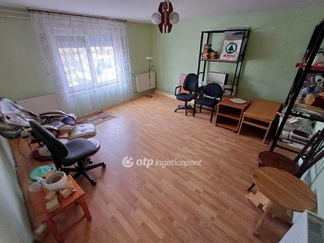 Eladó családi ház, Baján 32.5 M Ft, 2 szobás