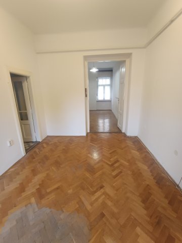 Eladó téglalakás, Pécsett 54 M Ft, 3 szobás