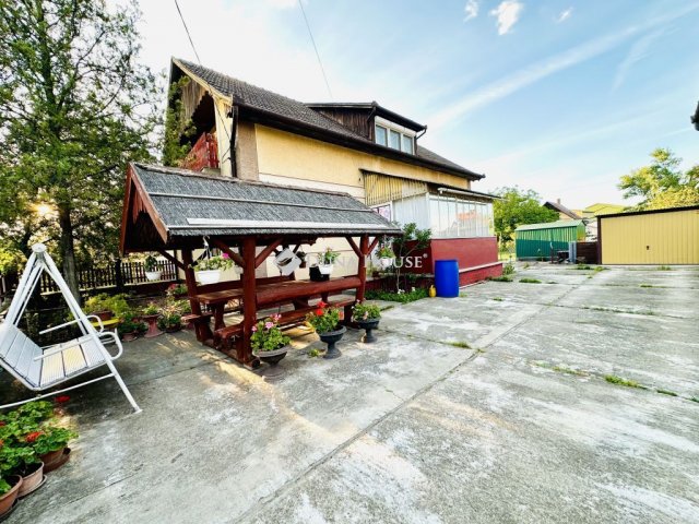 Eladó nyaraló, Cserkeszőlőn 45.5 M Ft, 6 szobás