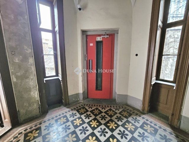 Eladó téglalakás, Budapesten, VIII. kerületben 178 M Ft