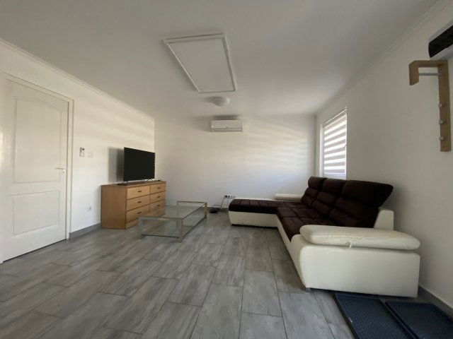 Kiadó családi ház, albérlet, Komáromban 400 E Ft / hó