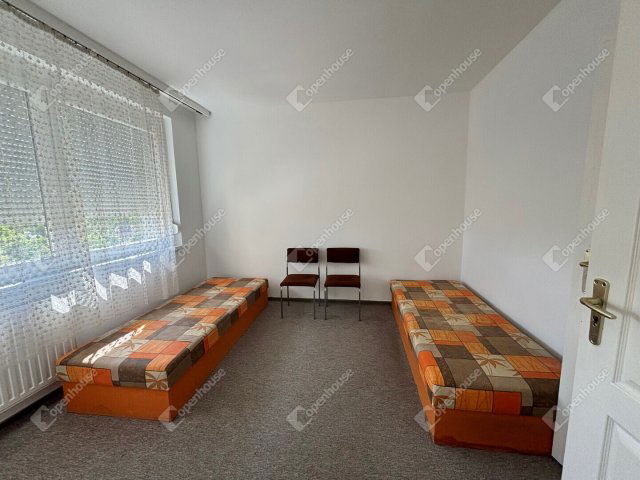 Eladó panellakás, Oroszlányban 27.99 M Ft, 2 szobás