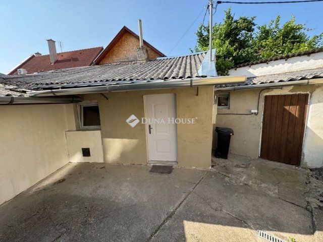 Eladó családi ház, Kecskeméten 29.9 M Ft, 2 szobás